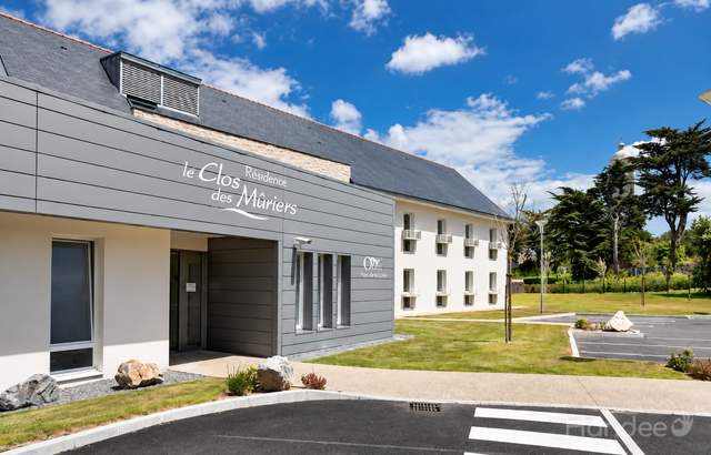 LE_20CLOS_20DES_20MURIERS_20Facade