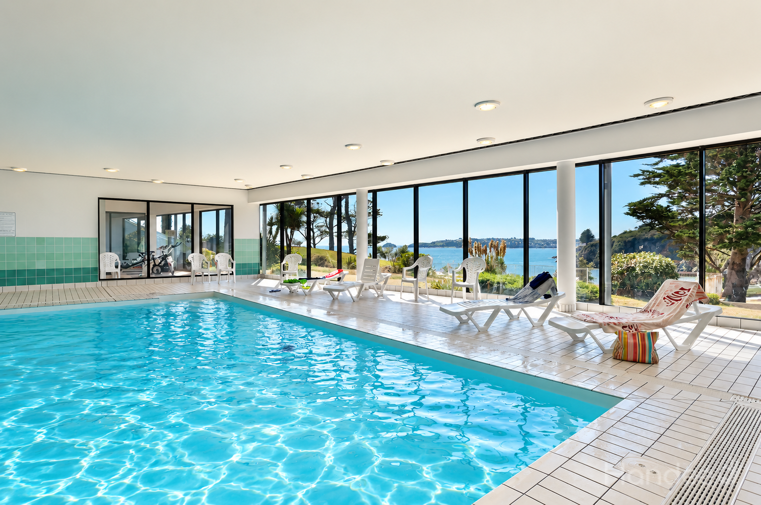 IROISE%20ARMORIQUE%20Piscine%20inte%CC%81rieure