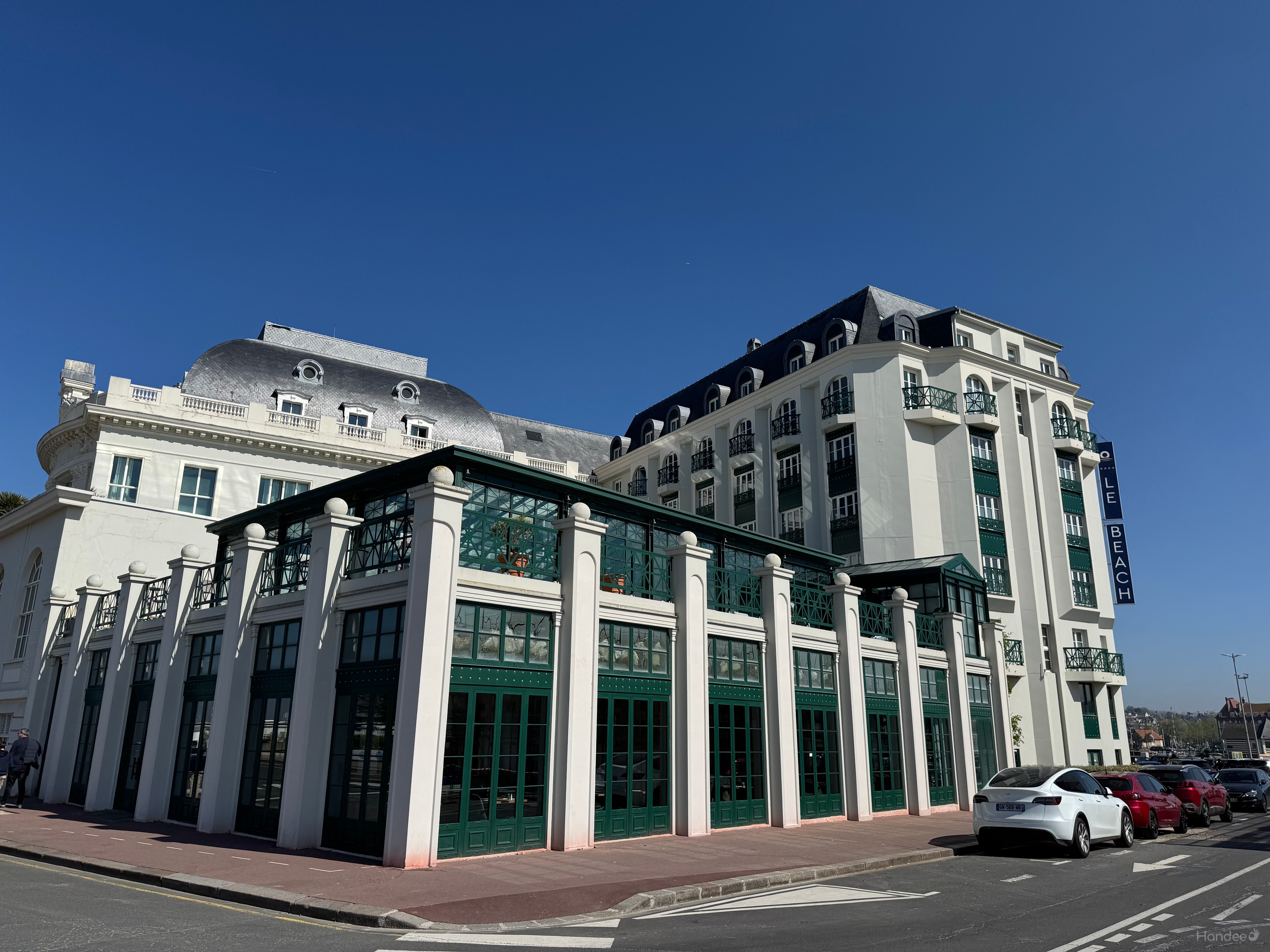 BEACH%20HOTEL%20Facade