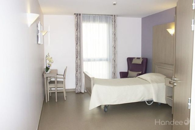3%20maison-de-retraite-clos-des-lilas-eaubonne-03