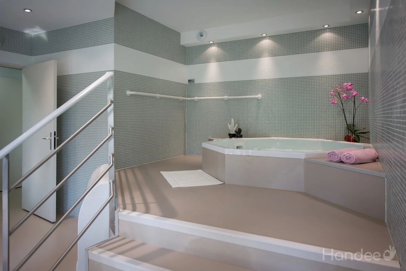 PARC%20CHATILLON%20Jacuzzi