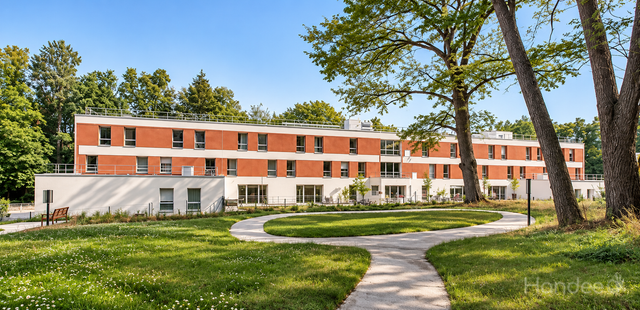 LE%20MESNIL%20Facade