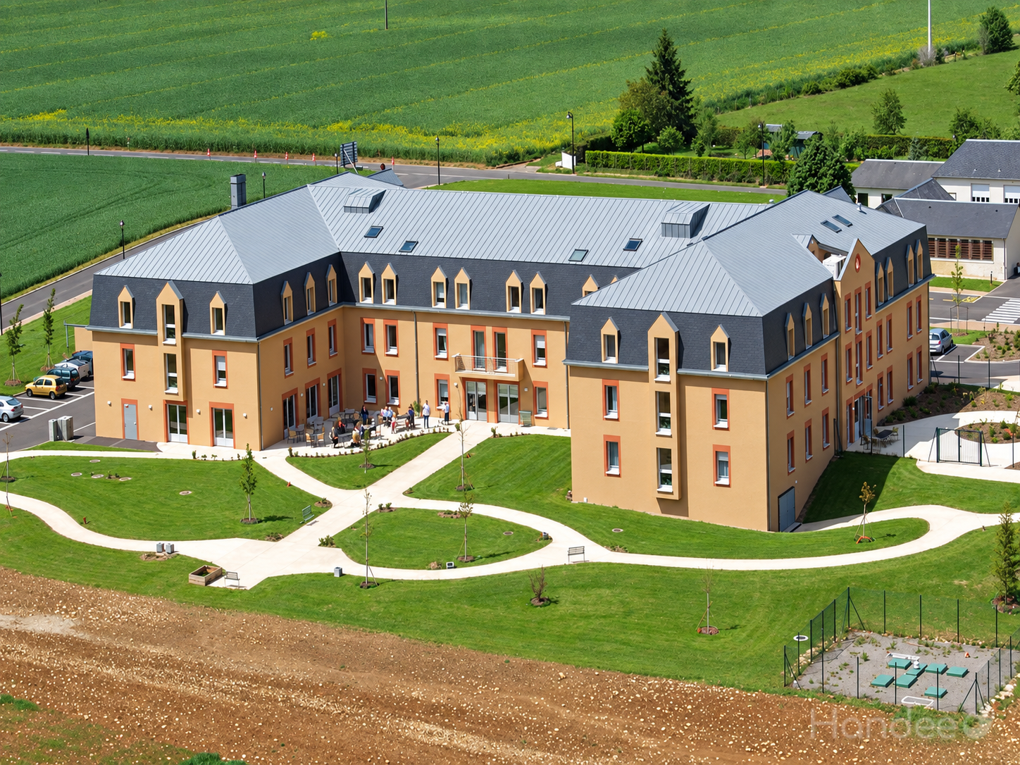 CHAMP_20DE_20LA_20DAME_20Facade