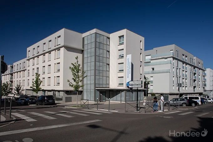 BRON-Facade