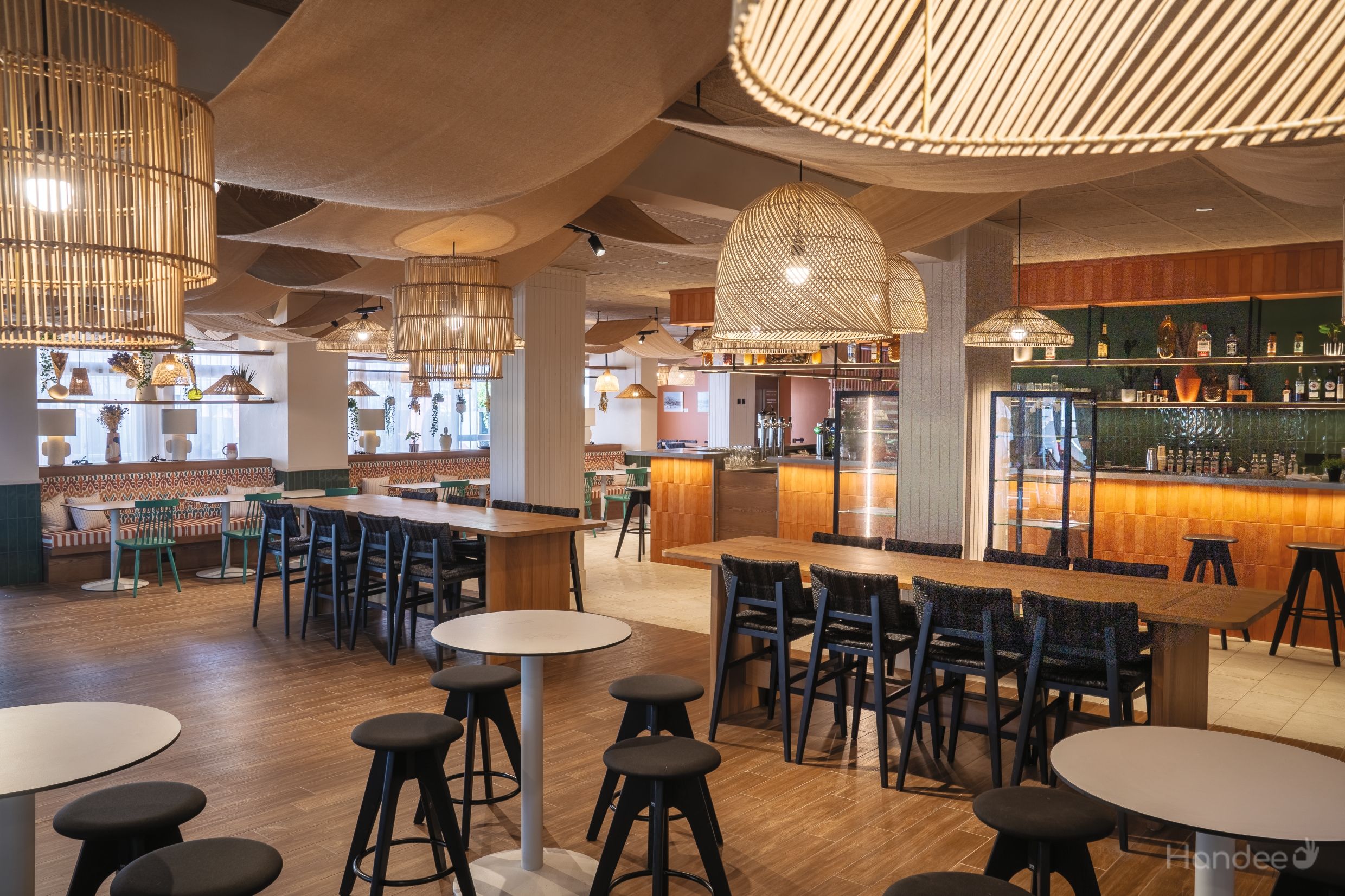 GRANDE%20MOTTE%20Restaurant%20int%C3%A9rieur%202