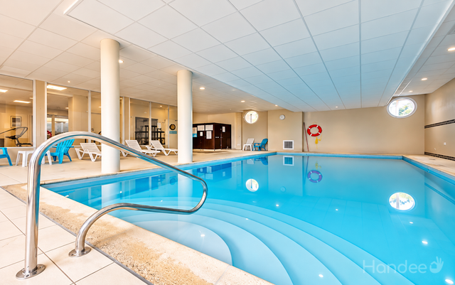DOMAINE%20DE%20BERTHEAUME%20Piscine