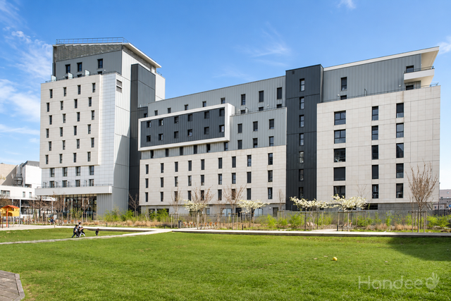 COLLEGE%201%20Facade