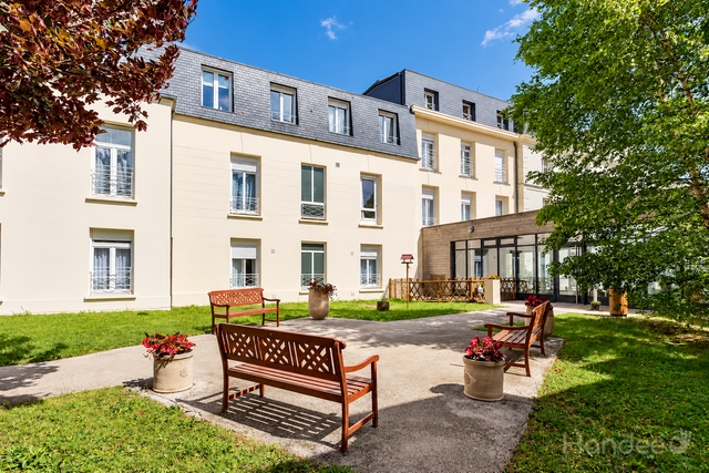 LES_20TILLEULS_20Facade