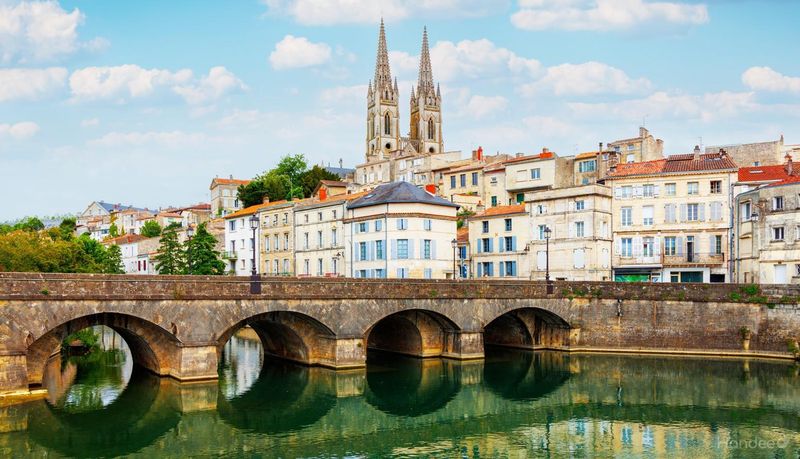 Niort - 79 photo 3