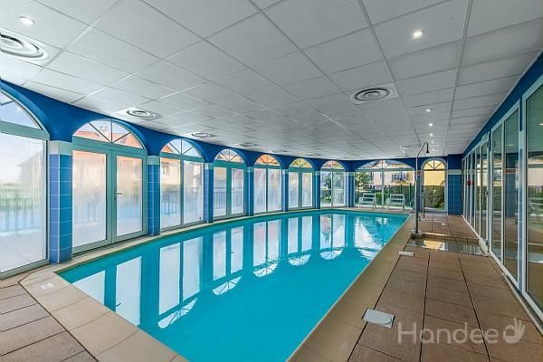 Piscine intérieure