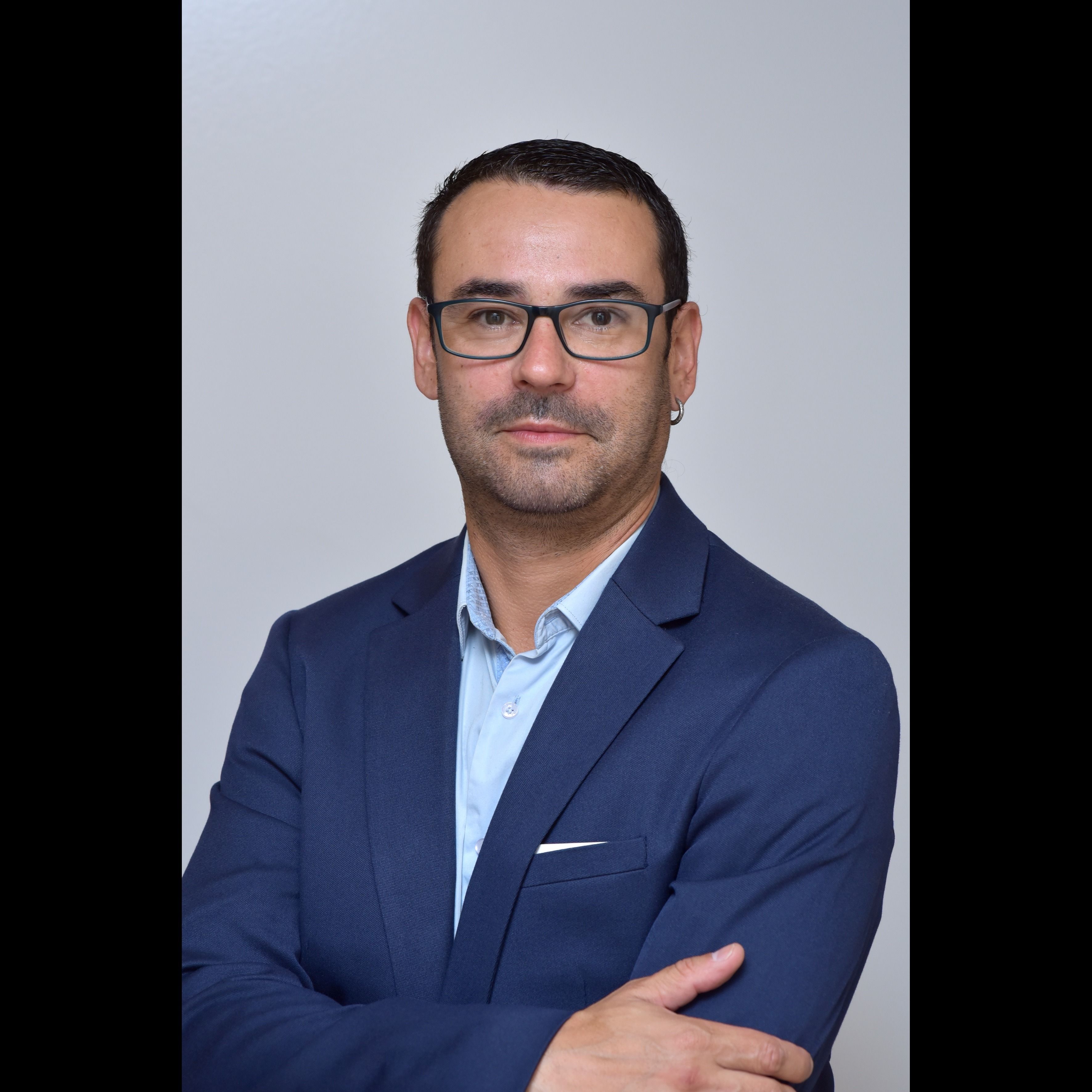 Nicolas R.